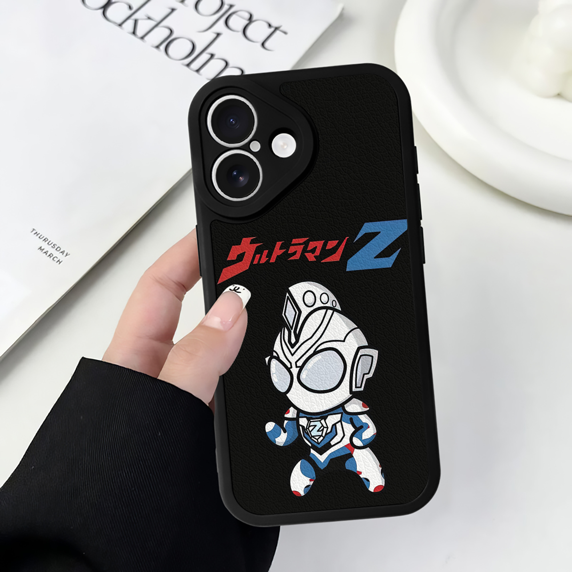 （画像用） ウルトラマン Ultraman 【iPhone 16シリーズ対応】シリコンスマホケース（レザー調） 材質：シリコン